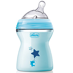 Фото Chicco Natural Feeling - Бутылочка силиконовая соска с наклоном и флексорами, 2+ голубая, 250 мл